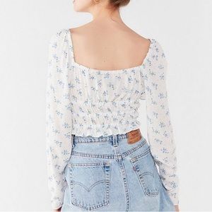 🌟 Urban Outfitters Ruched Blouse Blue White flower floral smocked Reformation